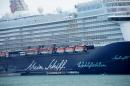 Antigua : TUI Cruiser "Mein Schiff"  in St. John